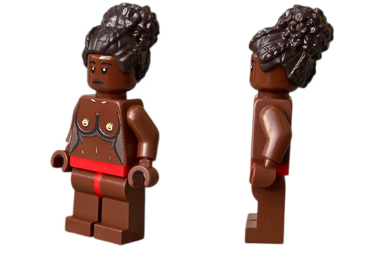 Nackte Bausteinfigur mit Brüsten - brown