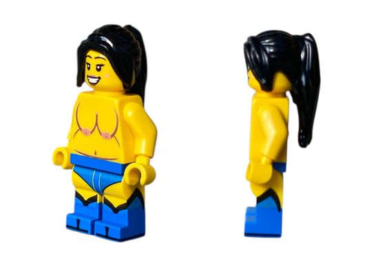 Nackte Bausteinfigur mit großen Brüsten - B-Ware