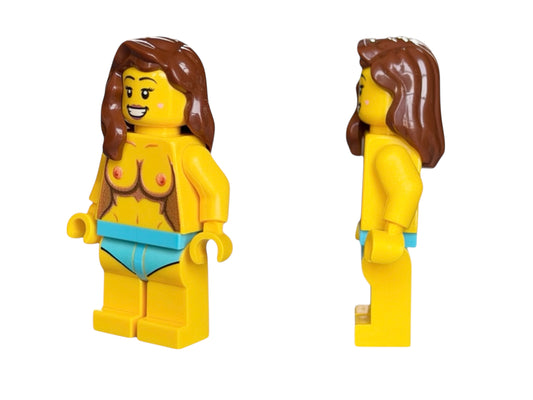 Nackte Bausteinfigur mit Brüsten